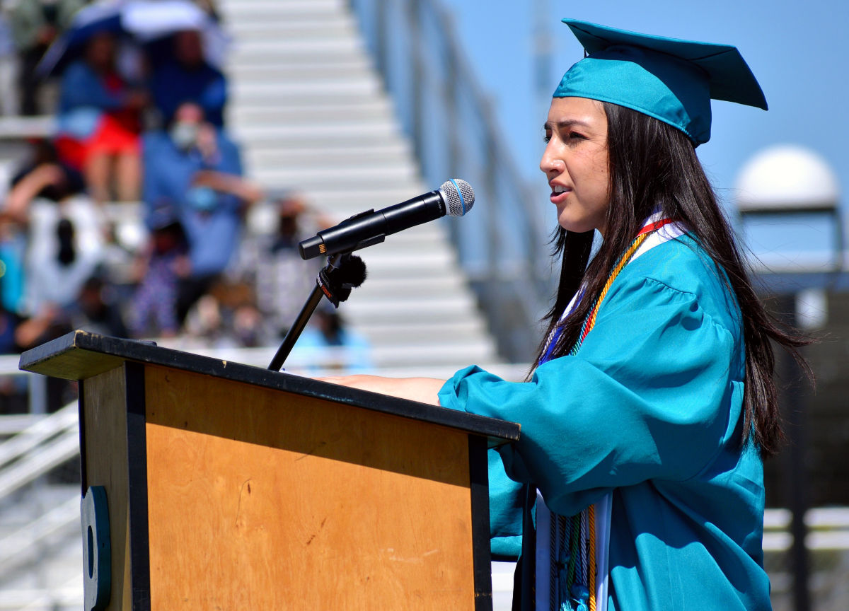 061121-smt-news-pv-high-graduation-003